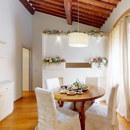 Double View Apartment *
